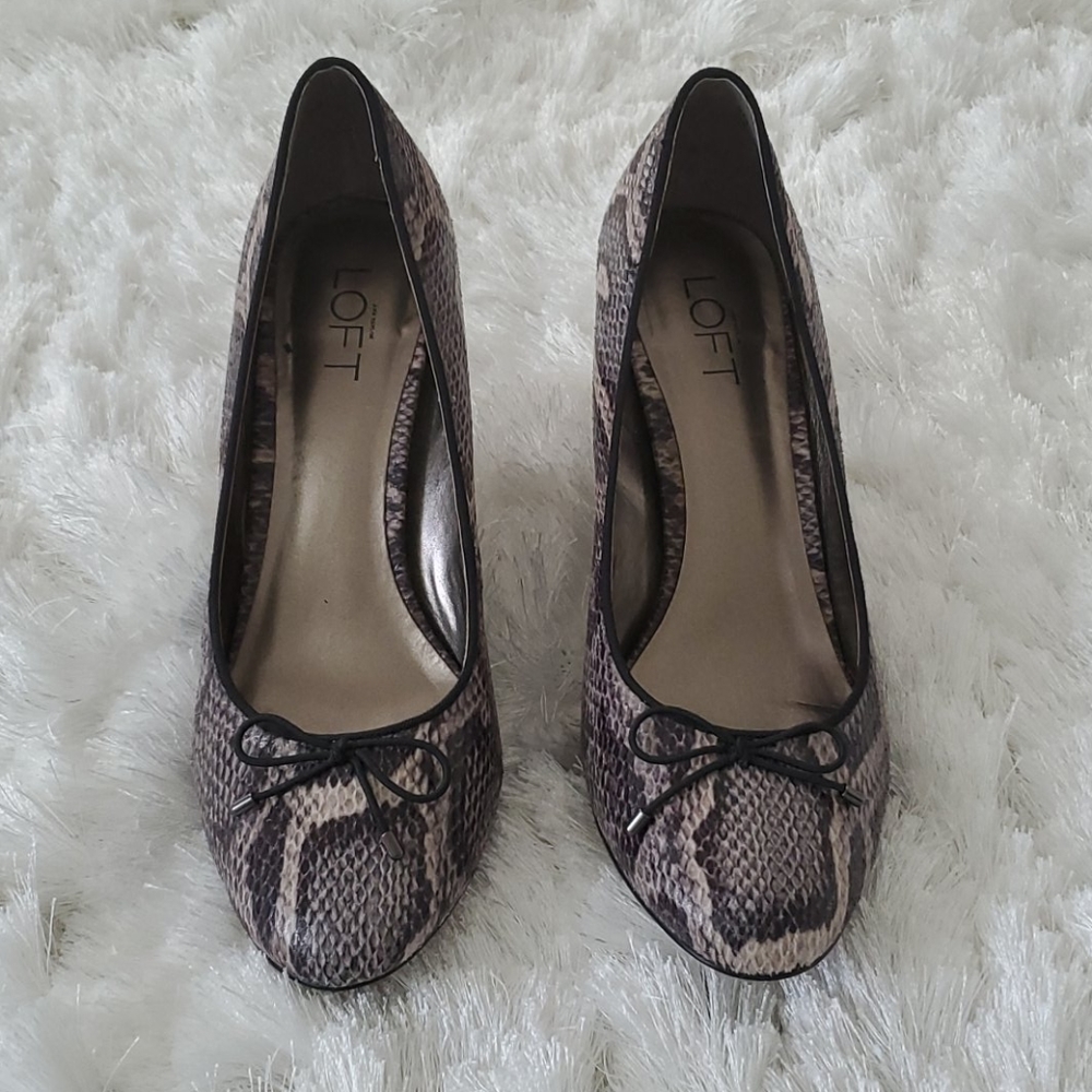 Faux snakeskin heels Size 8 Rounded toe